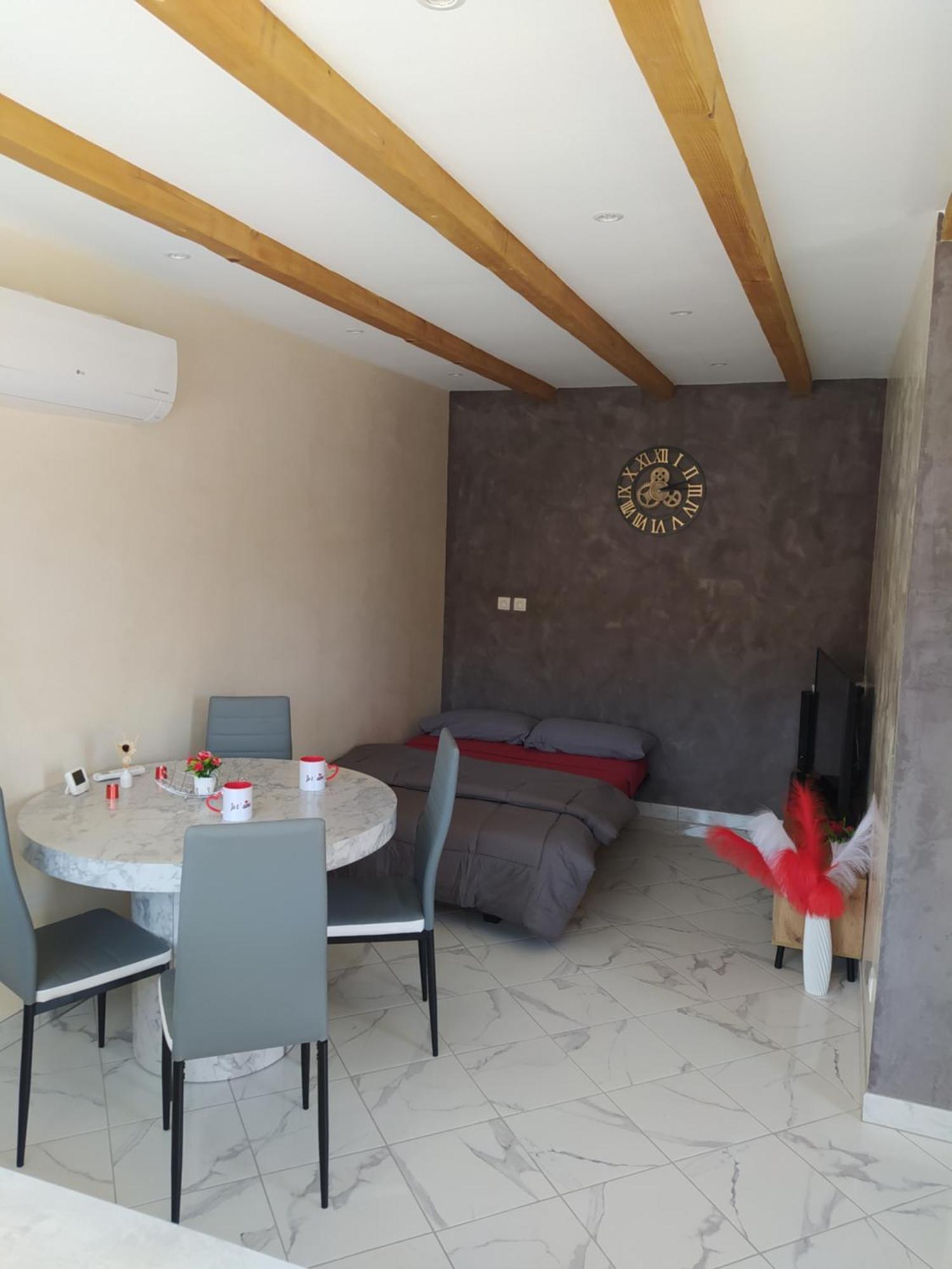 Studio Cosy Avec Terrasse Et Jacuzzi A Disposition De Mai A Aout Rians  Екстериор снимка