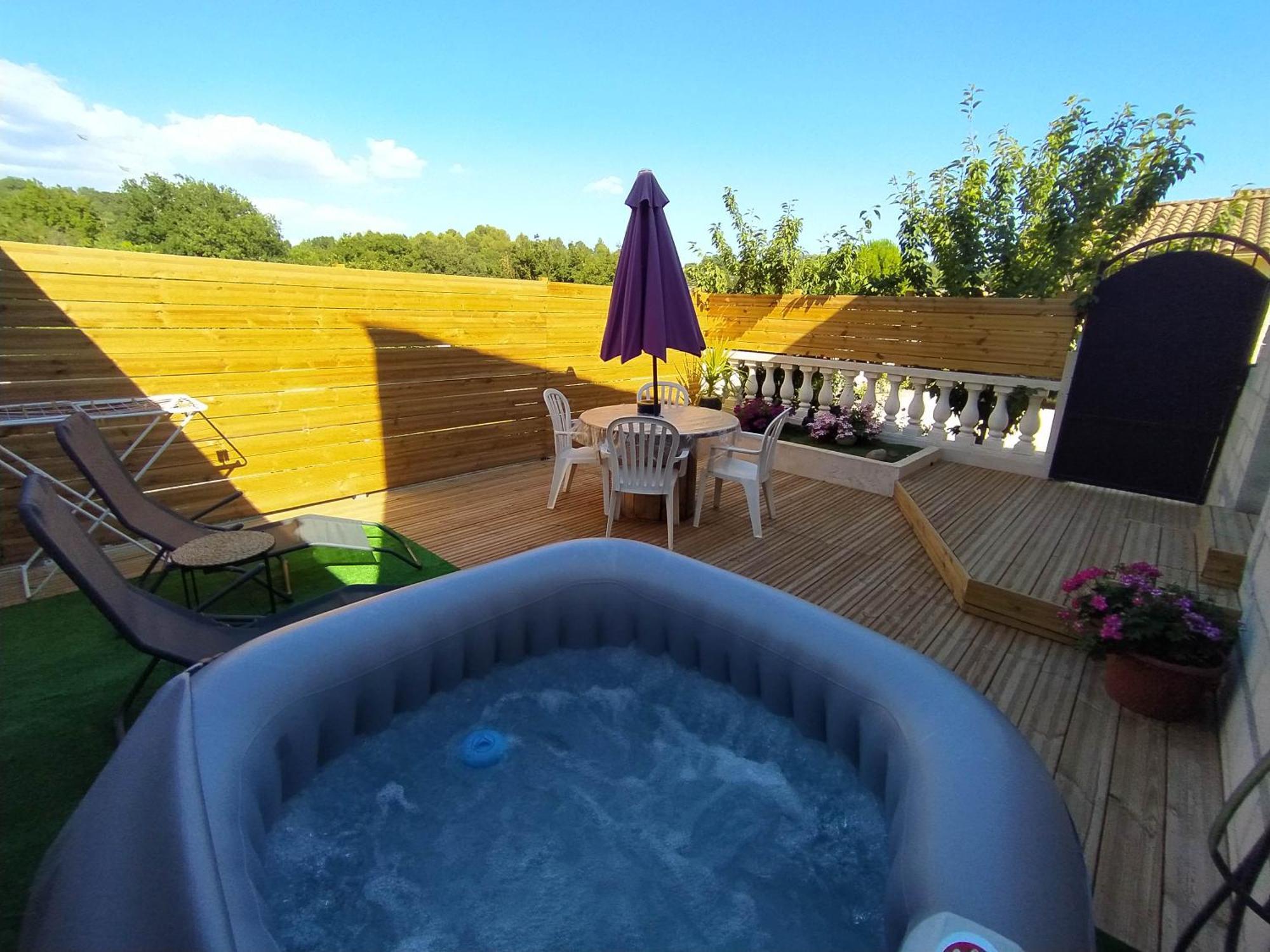 Studio Cosy Avec Terrasse Et Jacuzzi A Disposition De Mai A Aout Rians  Екстериор снимка